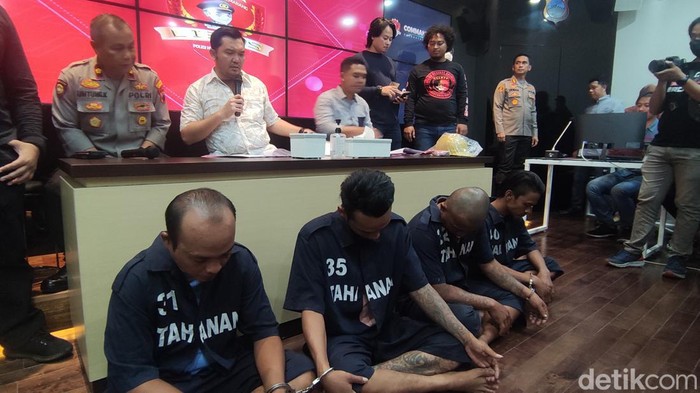 Empat pekerja proyek pelaku penganiayaan di Semarang, Jumat (20/1/2023).