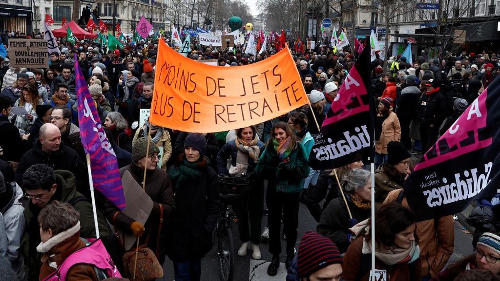 Demonstrasi Besar-besaran di Prancis Tolak Reformasi Pensiun