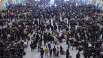 Arus Mudik Imlek, Ribuan Warga China Padati Stasiun Shanghai