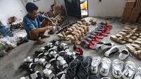 Kementerian Perindustrian menyebut bahwa Industri Kecil dan Menengah (IKM) alas kaki prospektif naik kelas hingga mampu merambah pasar ekspor karena berinovasi dan mampu menjaga kualitas mutu.