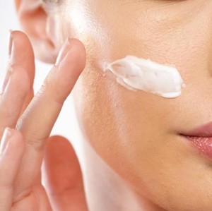 Catat! Skincare Beretiket Biru Hanya Diresepkan Dokter