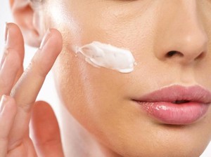 Catat! Skincare Beretiket Biru Hanya Diresepkan Dokter