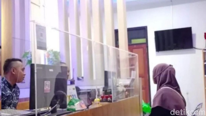 istri mengadu ke polisi dikeroyo selingkuhan suaminya
