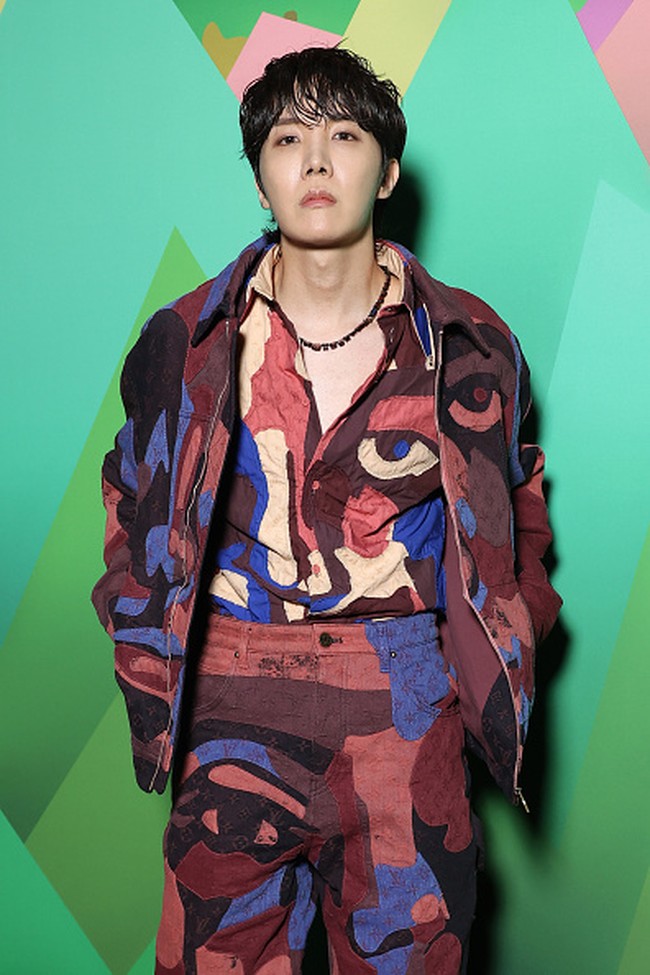 Sementara itu, film dokumenter J-Hope IN THE BOX akan tayang di Weverse dan Disney+ Hotstar pada 17 Februari mendatang. Film itu mengikuti persiapan album solo hingga penampilan J-Hope BTS di Lollapalooza. Foto: Getty Images