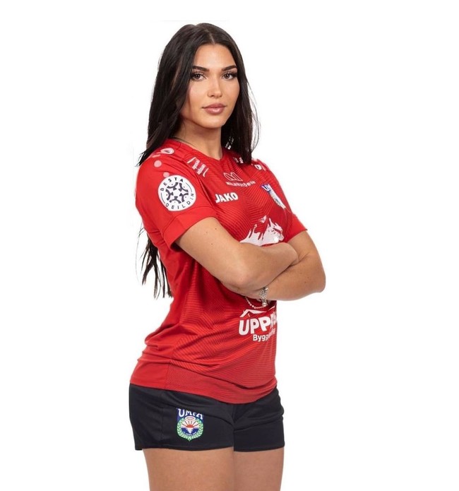 Jade pertama kali tampil sebagai pegulat dalam program NXT. Ia memang sudah dikontrak WWE sejak berhenti jadi pemain bola pada November tahun lalu. Foto: Instagram