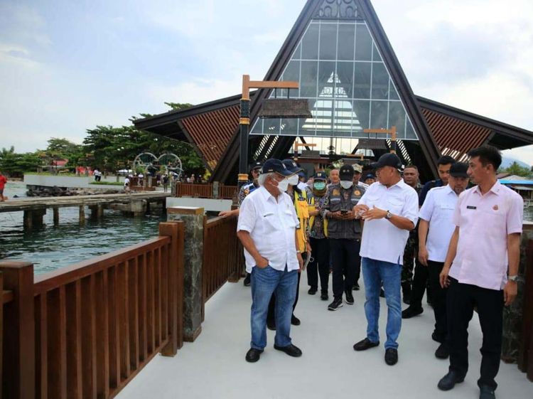 Jokowi Blusukan, Cek Kawasan Bunakan yang Baru Dipercantik