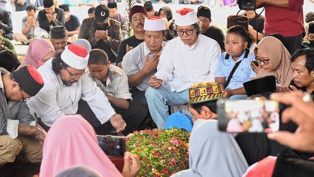 kakak cak nun, ahmad effendi, meninggal