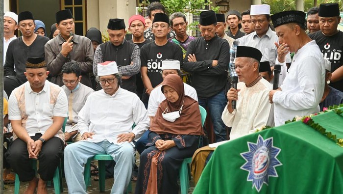 kakak cak nun, ahmad effendi, meninggal