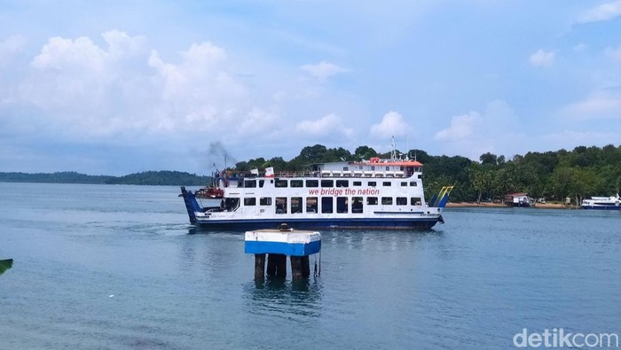 Kapal Roro rute  Batam-Tanjung Uban, Kepri.
