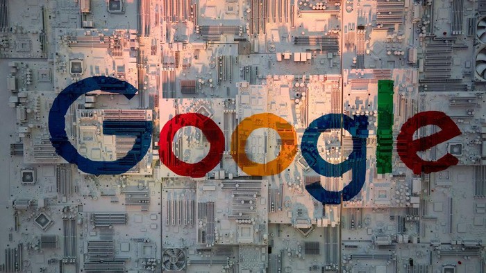 Keuangan Lagi Cekak, Google Tunda Sebagian Bonus Karyawan Illustration picture shows the Google logo, during a visit to the Google company in Ghlin on the occasion of the 15th anniversary of the Google data centre in Belgium, Friday 21 October 2022. BELGA PHOTO NICOLAS MAETERLINCK (Photo by NICOLAS MAETERLINCK / BELGA MAG / Belga via AFP) (Photo by NICOLAS MAETERLINCK/BELGA MAG/AFP via Getty Images)