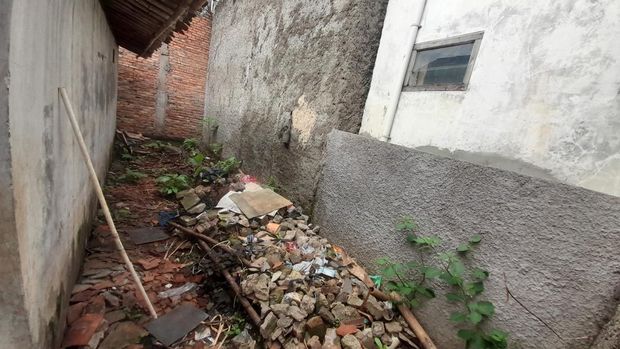 Kondisi terkini rumah yang dikontrak pelaku pembunuhan berantai atau serial killer di Bekasi.
