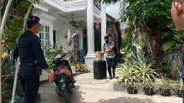 kpk geledah rumah istri ketua DPRD Jatim