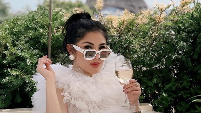 Liburan ke Turki hingga Paris, Gaya Kulineran Nindy Ayunda Jadi Sorotan