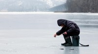 Pria itu tidak menghiraukan perang yang masih berkecamuk di negaranya. Seperti diketahui, perang Rusia dan Ukraina telah terjadi sejak 24 Februari 2022. Hingga kini perang masih terus berlanjut.