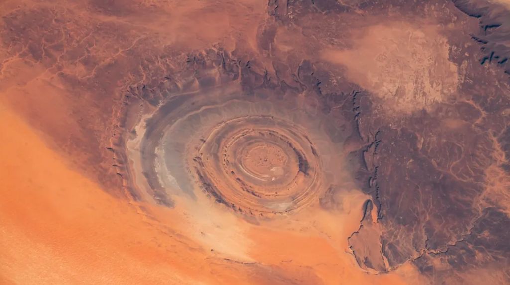 Misteri Mata Sahara yang Menatap Luar Angkasa