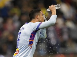 Ronaldo diikat dengan durasi kontrak selama dua setengah tahun oleh Al Nassr. Pemain berusia 37 tahun itu pun disebut-sebut menjadi pesepak bola dengan bayaran termahal sepanjang sejarah sepak bola. Ronaldo dilaporkan menerima bayaran hingga mencapai 200 juta euro per musim dari Al Nassr, termasuk bonus dan berbagai kesepakatan komersial.  
