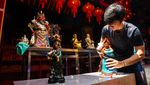 Melihat Ritual Cuci Patung Dewa Jelang Imlek
