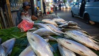 Bagi etnis Tionghoa, bandeng merupakan salah satu bahan makanan yang biasa disajikan saat perayaan Imlek.