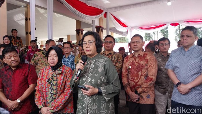 Menkeu Sri Mulyani menganggarkan bantuan perlindungan sosial Rp 476 T tahun 2023