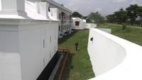 Benteng peninggalan Belanda tersebut telah rampung direnovasi oleh Kementerian Pekerjaan Umum dan Perumahan Rakyat (PUPR) dari biaya Anggaran Pendapatan Belanja Negara (APBN) sebesar Rp125 milliar yang pelaksanaannya mengadopsi Adaptive Reuse Concept atau pengembalian fungsi bangunan cagar budaya. ANTARA FOTO/Ari Bowo Sucipto