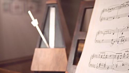 Metronom untuk mengatur tempo lagu.