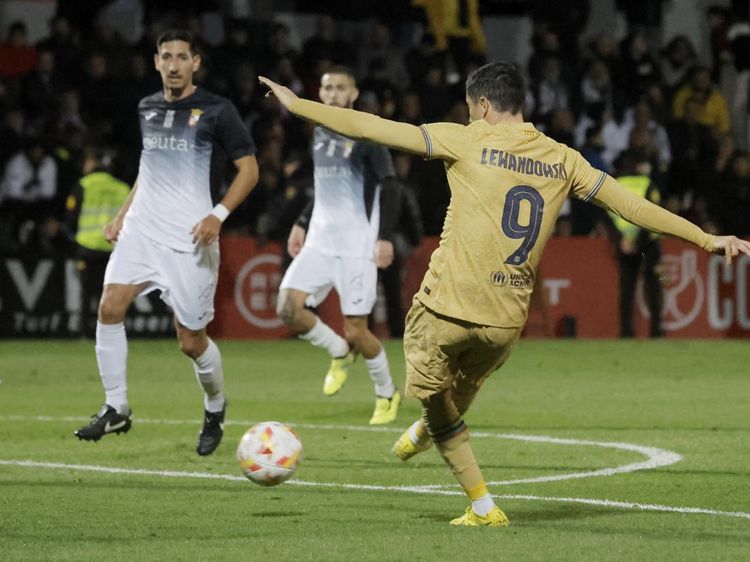 Momen Barcelona Pesta Gol ke Gawang AD Ceuta