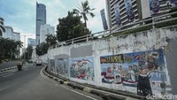 Menuju tahun 2024 yang menjadi tahun Pemilu goresan mural Pemilu 2019 juga masih ada yang bertahan hingga kini. Warna-warni Pemilu 2019 yang mulai luntur dibalut dengan debu polusi Jakarta masih juga belum dihapus. Kesan kumuh semakin terlihat. 