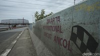 Usai covid mereda, Jakarta mulai sibuk dengan berbagai event seperti Formula E hingga Jakarta Hajatan. Selain menjadi saksi peristiwa penting, mural turut mewarnai kampung-kampung di berbagai penjuru Ibu Kota, Jakarta.