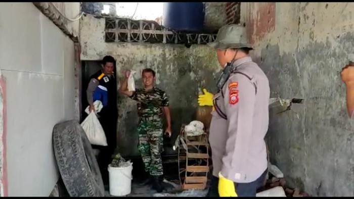 Penemuan tuak di eks Terminal Cilembang Tasik.