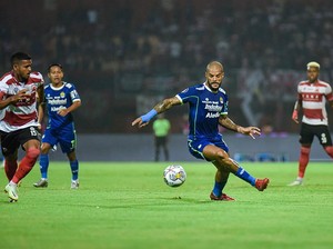 Perjalanan Persib di Papan Klasemen: Dari Zona Degradasi hingga 3 Besar