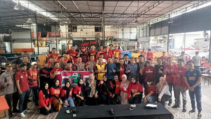 Polres Parepare bertemu dengan suporter PSM Makassar.