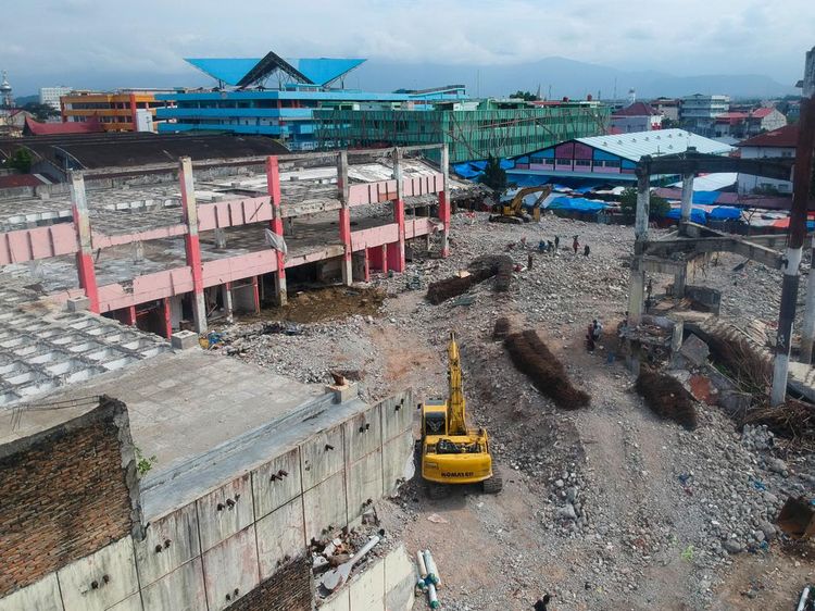 Potret Bangunan Lama Pasar Raya Padang Mulai Dirobohkan