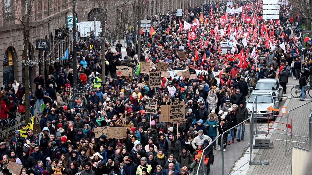 Warga Prancis Demo Tolak Kenaikan Usia Pensiun