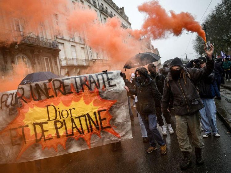 Buruh di Prancis Demo Besar-besaran Tolak Reformasi Pensiun