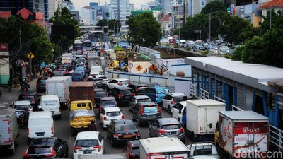 Potret Kemacetan di Jalan Gajah Mada-Hayam Wuruk Gegara Proyek MRT
