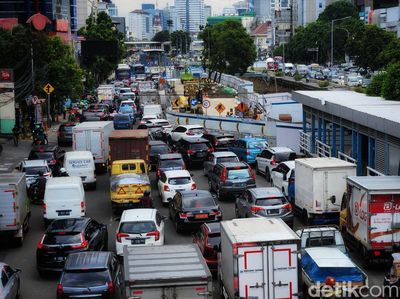 Potret Kemacetan di Jalan Gajah Mada-Hayam Wuruk Gegara Proyek MRT