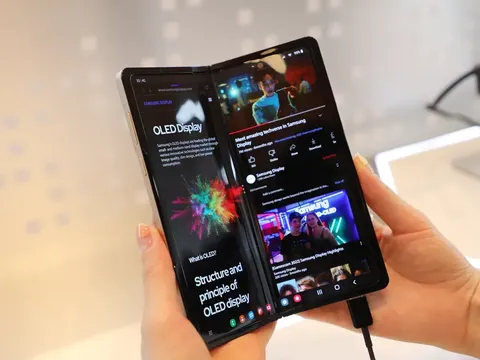 Prototipe HP layar lipat Samsung bisa diputar 360 derajat