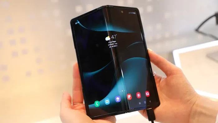 Prototipe HP layar lipat Samsung bisa diputar 360 derajat