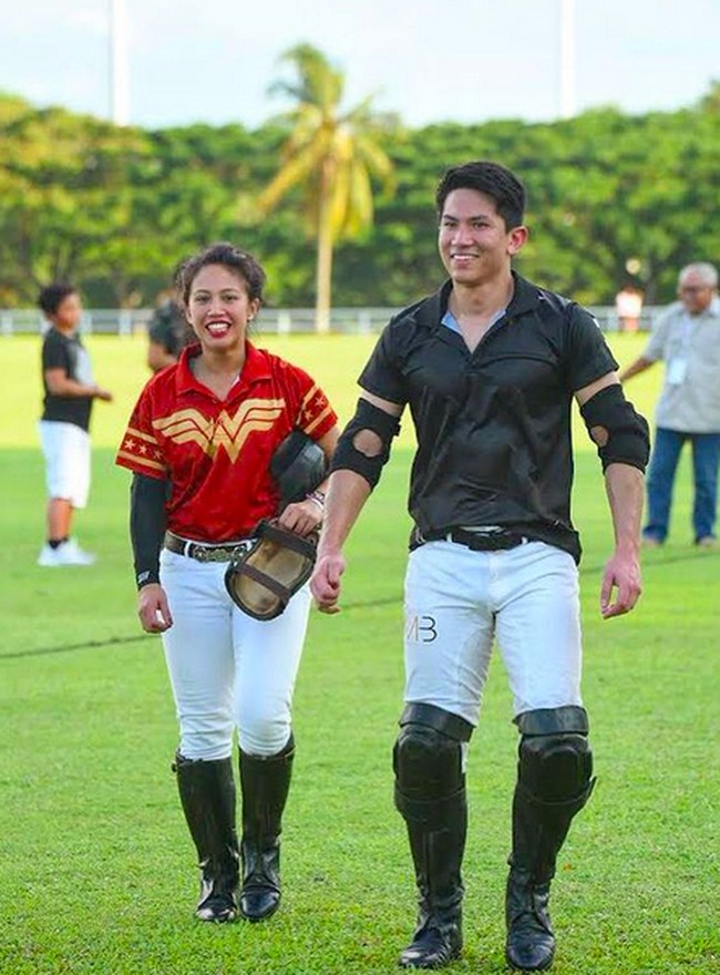 Putri Azemah yang menikah di usia 38 tahun ini dikenal sebagai atlet olahraga polo. Dia sering memenangkan medali dan merupakan bagian dari tim nasional polo Brunei Darussalam. Salah satu prestasinya, memenangkan medali emas SEA Games 2017. (Foto: Dok. Instagram @bernardchandran)