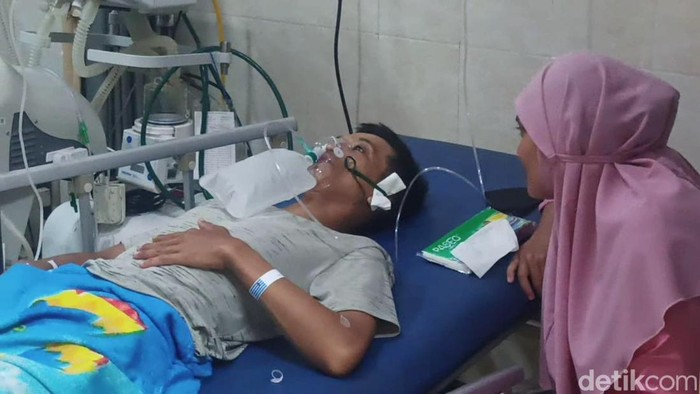 Salah satu korban yang keracunan pisang goreng (Tommy Saputra/detikSumut)