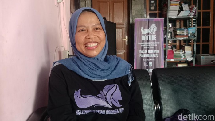 Sekretaris Wilayah Koalisi Perempuan Indonesia (KPI) Jabar, Darwinih