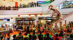 Semarak Sambut Imlek, Atraksi Barongsai Hibur Pengunjung Mal