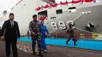 Serah terima kapal rumah sakit dihadiri oleh Kepala Staf Angkatan Laut Laksamana TNI Muhammad Ali dan Direktur Utama PT PAL Indonesia Kaharuddin Djenod.