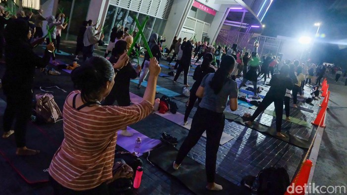 Seru-seruan Bakar Kalori dengan Pound Fit, Olahraga Stik yang Populer Pound fit tengah digandrungi saat ini, khususnya bagi kaum perempuan. Olahraga yang menabuh stik ini bisa membakar hingga 500 kalori dalam satu sesi lho. Penasaran?