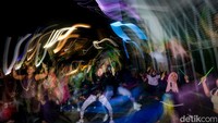 Pound fit adalah olahragain tensitas tinggi yang dilakukan seperti bermain drum karena menggunakan ripstix dan tentunya diiringi dengan musik yang membangkitkan semangat.