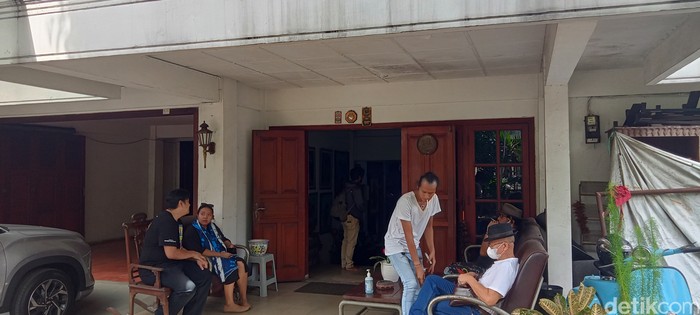 Suasana Rumah Duka Nano Riantiarno Suasana Rumah Duka Nano Riantiarno