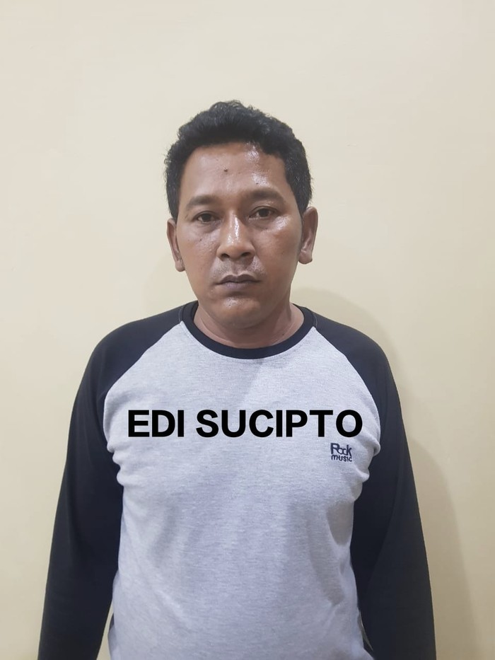 Tujuh orang dari LSM BPPI yang diamankan polisi terkait mediasi damai perkosaan anak Brebes. Tujuh orang dari LSM BPPI yang diamankan polisi terkait mediasi damai perkosaan anak Brebes. Foto diunggah Jumat (20/1/2023).