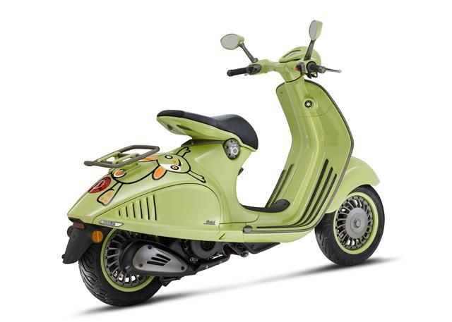 Vespa 946 10° Anniversario untuk merayakan Tahun Baru Imlek