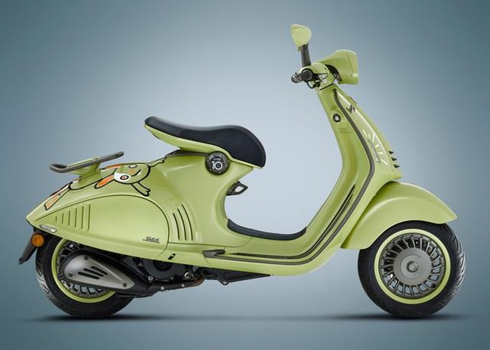 Vespa 946 10° Anniversario untuk merayakan Tahun Baru Imlek