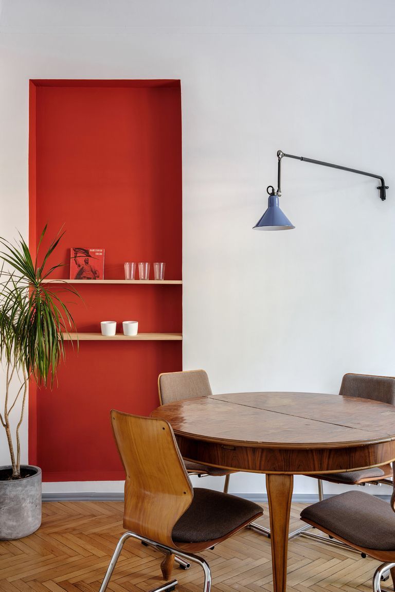 Foto ruangan burnt orange.